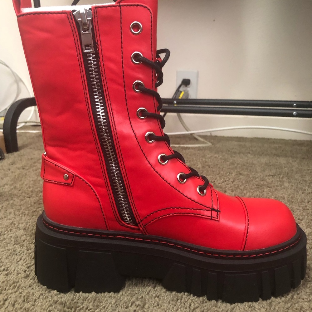 Dolls Kill NEVER WORN Current Mood Size 8 Red/Black Mismatched Devil Games Boots - Picture 8 of 9